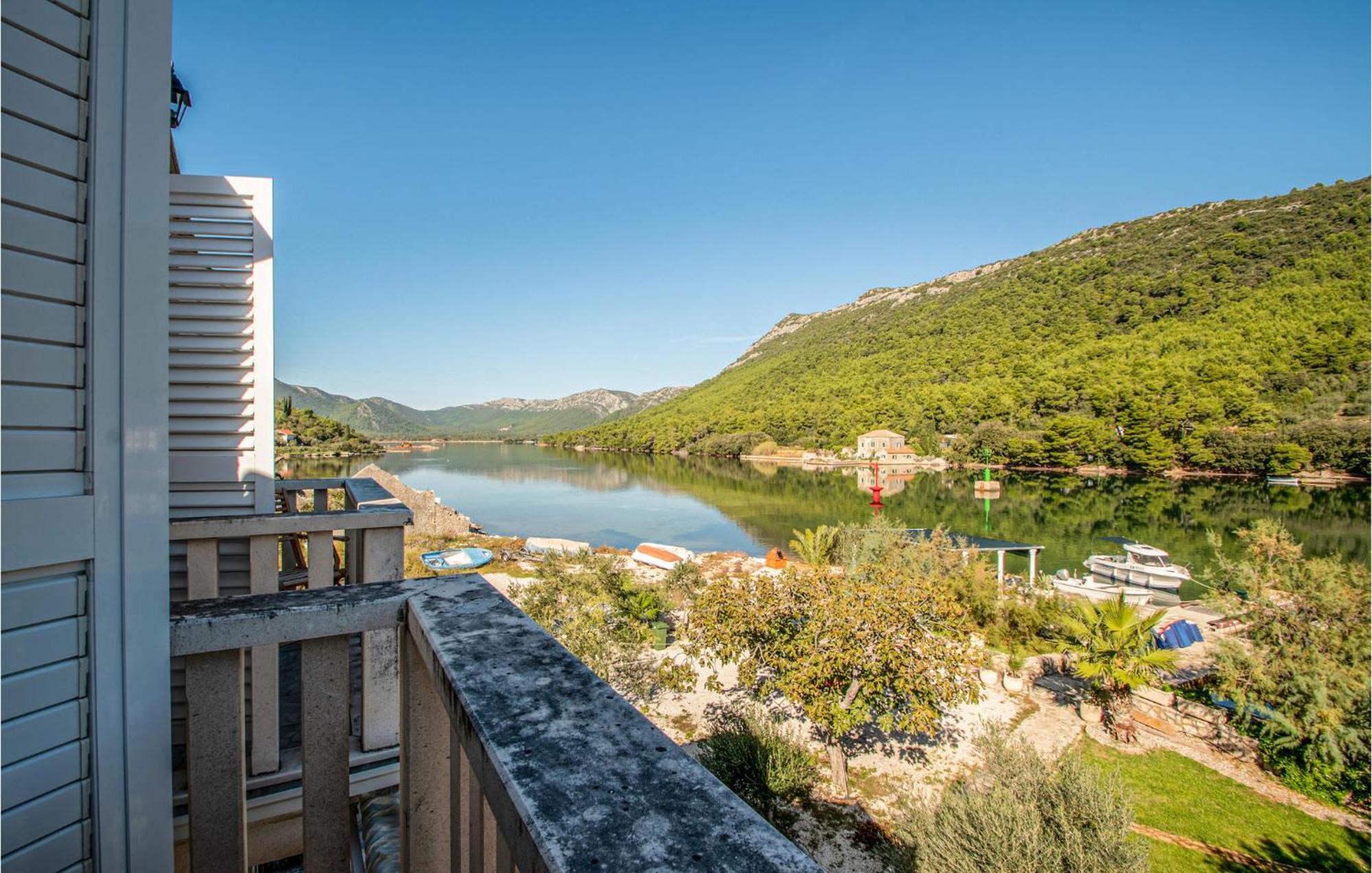 2 Bedroom Beautiful Apartment In Ston Exterior photo
