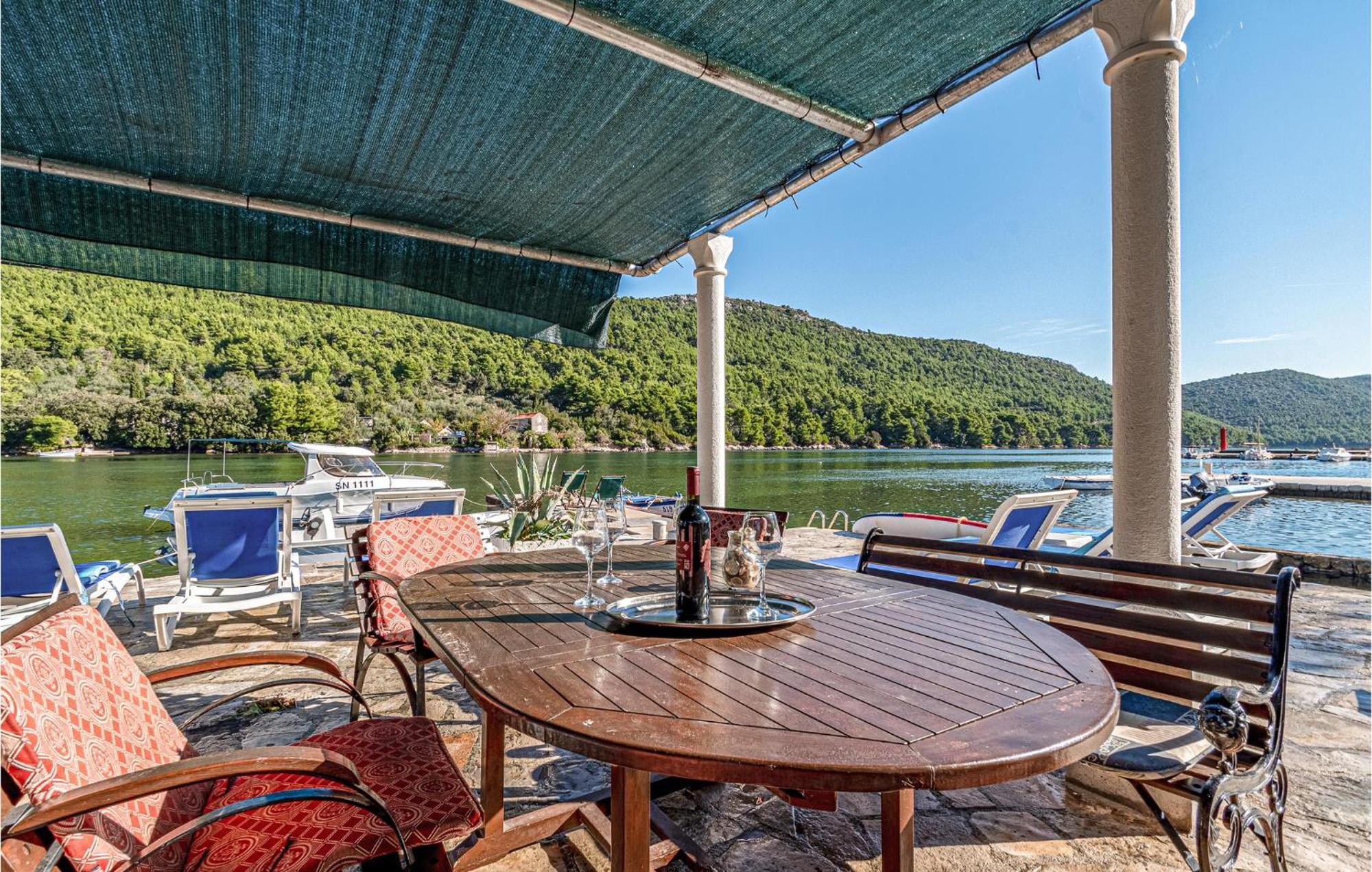 2 Bedroom Beautiful Apartment In Ston Exterior photo
