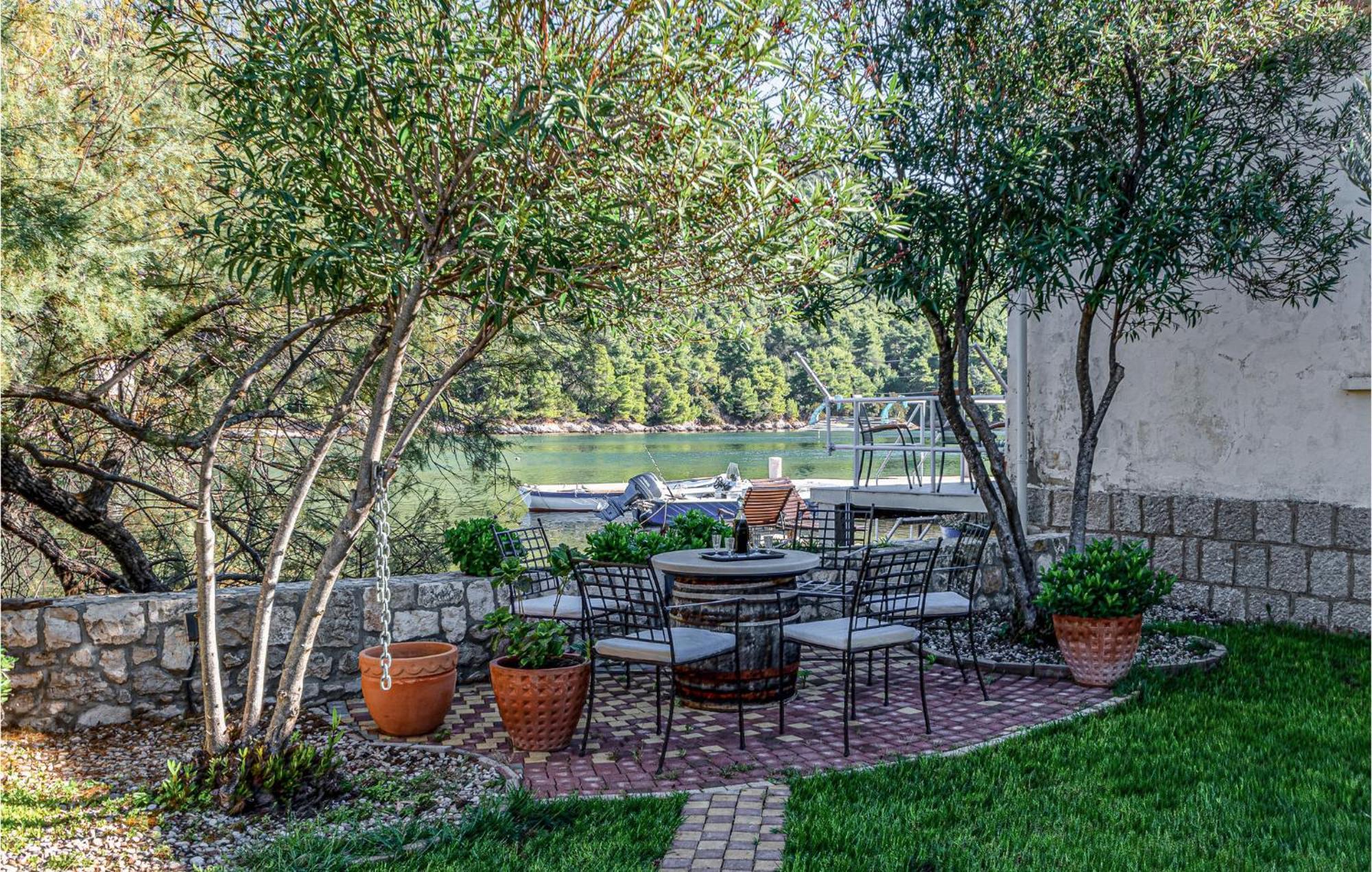2 Bedroom Beautiful Apartment In Ston Exterior photo